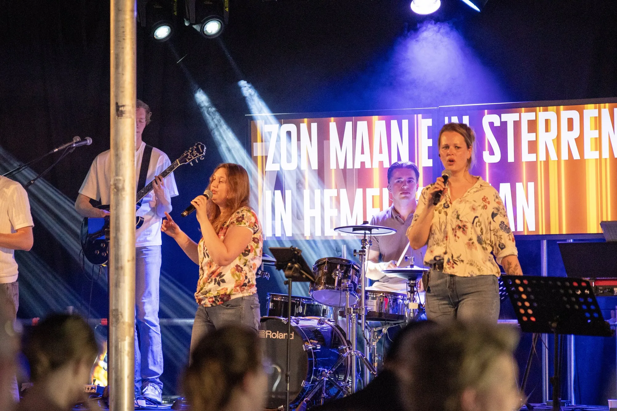 De Samen Praise Band op het podium van Zing voor de Koning 2026